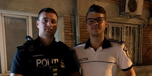 Inspectorul Cristian Craciun (stanga) si agentul Constantin Sau jpeg