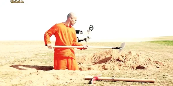 Prizonier ISIS isi sapa groapa