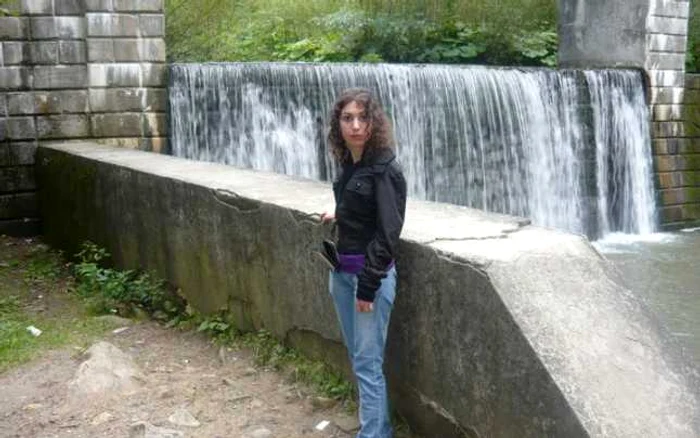 Tânăra Alexandra Aron are nevoie de 25000 de eruo pentru a învinge cancerul FOTO: facebook.com