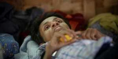 Mai puţine fonduri, mai mulţi bolnavi de HIV şi de tuberculoză. FOTO: Reuters