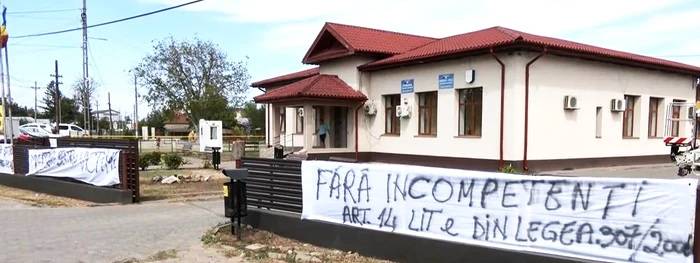 Bannerul de la Primăria Crevedia SURSA martor