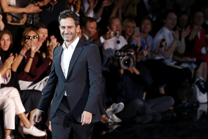 Marc Jacobs la finalul colecţiei primăvară-vară 2014 de la Paris Fashion Week FOTO Reuters