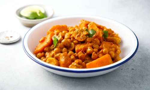 Curry cu cartofi dulci si naut  Sursa foto shutterstock 2087308756 jpg