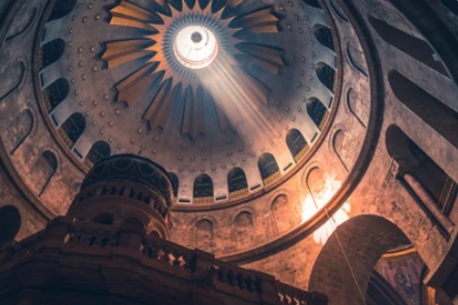 Gala Galaction în „locul cel mai sfânt de pe pământ“: „Bisericuţa pare ostrov cu pomi de aur“