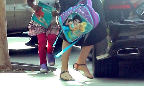 Exclusive    Charlize Theron Runs Errands With Her Daughter In LA jpeg