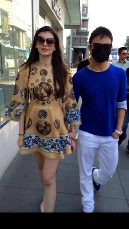 Monica şi iubitul ei, Mr. Pink, sunt fotografiaţi foarte des impreuna