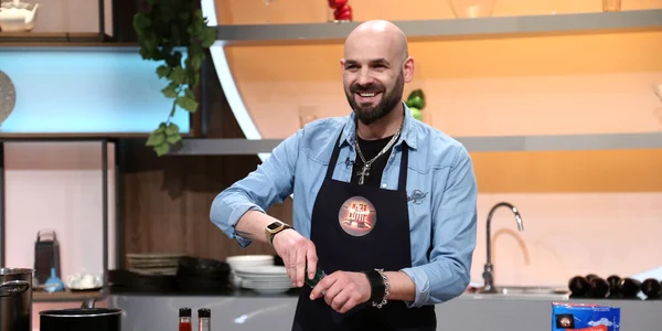 Nosfe Chefi la cutite Foto Antena 1pg