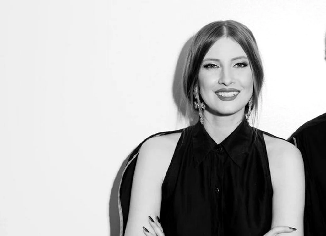 Iulia Albu i-a obișnuit pe colegii ei de breaslă cu ținute extravagante