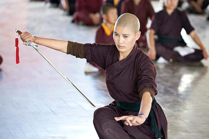 Au învăţat să mânuiască săbiile…