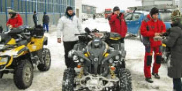 Călare pe ATV-uri, cavalerii de la „Extreme Adventure“ au ajuns primii acolo unde era mai rău
