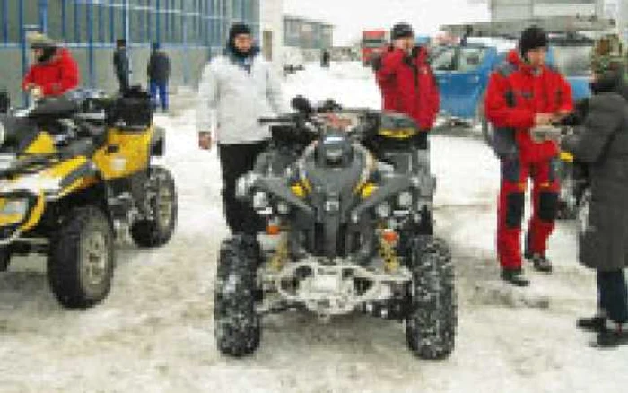 Călare pe ATV-uri, cavalerii de la „Extreme Adventure“ au ajuns primii acolo unde era mai rău