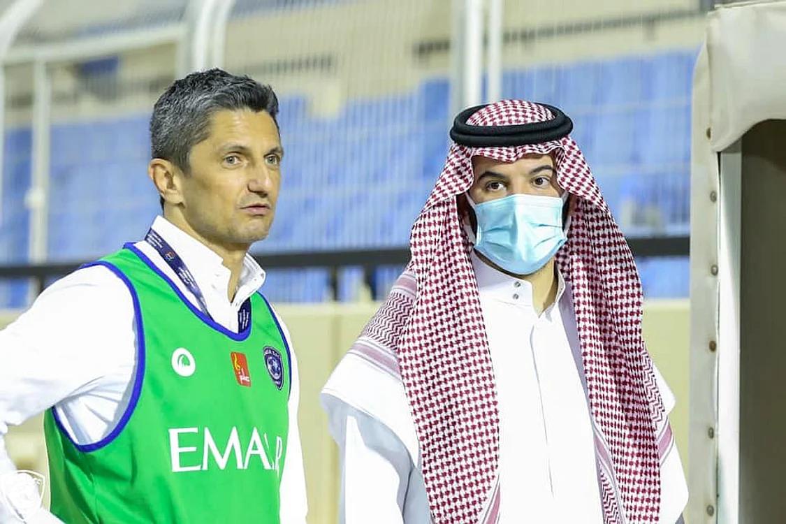
    Răzvan Lucescu era antrenor la Al Hilal din 2019  