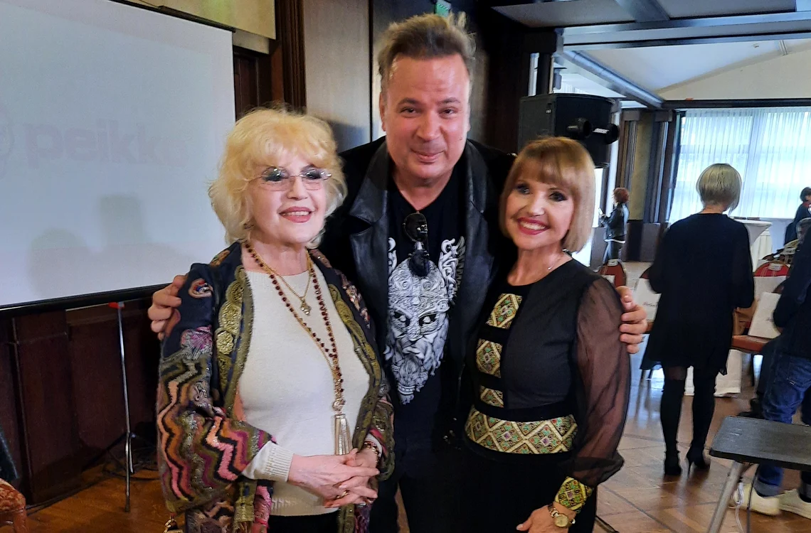 Corina Chiriac cu Dan Helciug și Marina Almășan la lansarea cărții