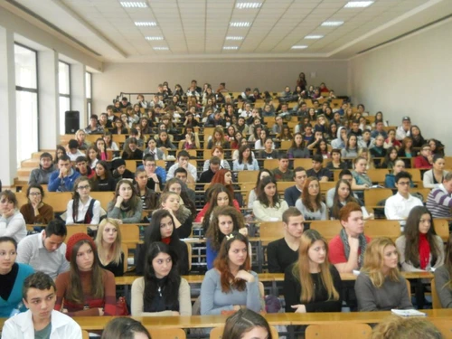 Studenţii la Universitatea Andrei Şaguna, feriţi de riscul unei lucrări copiate FOTO Universitatea Andrei Şaguna