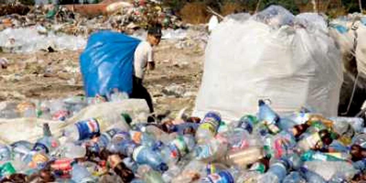 Răscumpărarea PET-urilor a salvat multe ţări de invazia plasticului