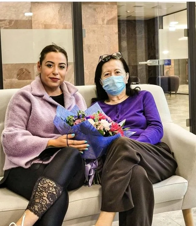 
    Oana Roman şi-a adus mama, pe Mioara, acasă după două luni petrecute la un centru de tratamentfoto: Instagram  