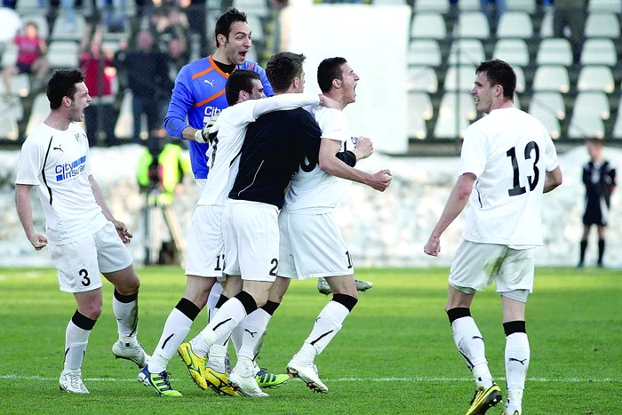 Studenţii au mai dat o lovitură în campionat