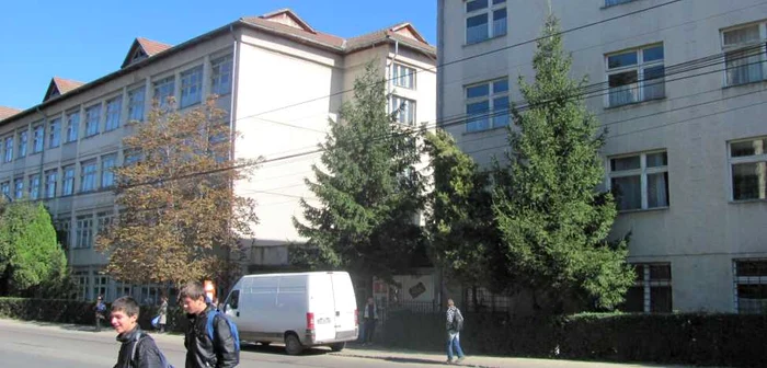 Colegiul API avea trei camere video la dispoziţie