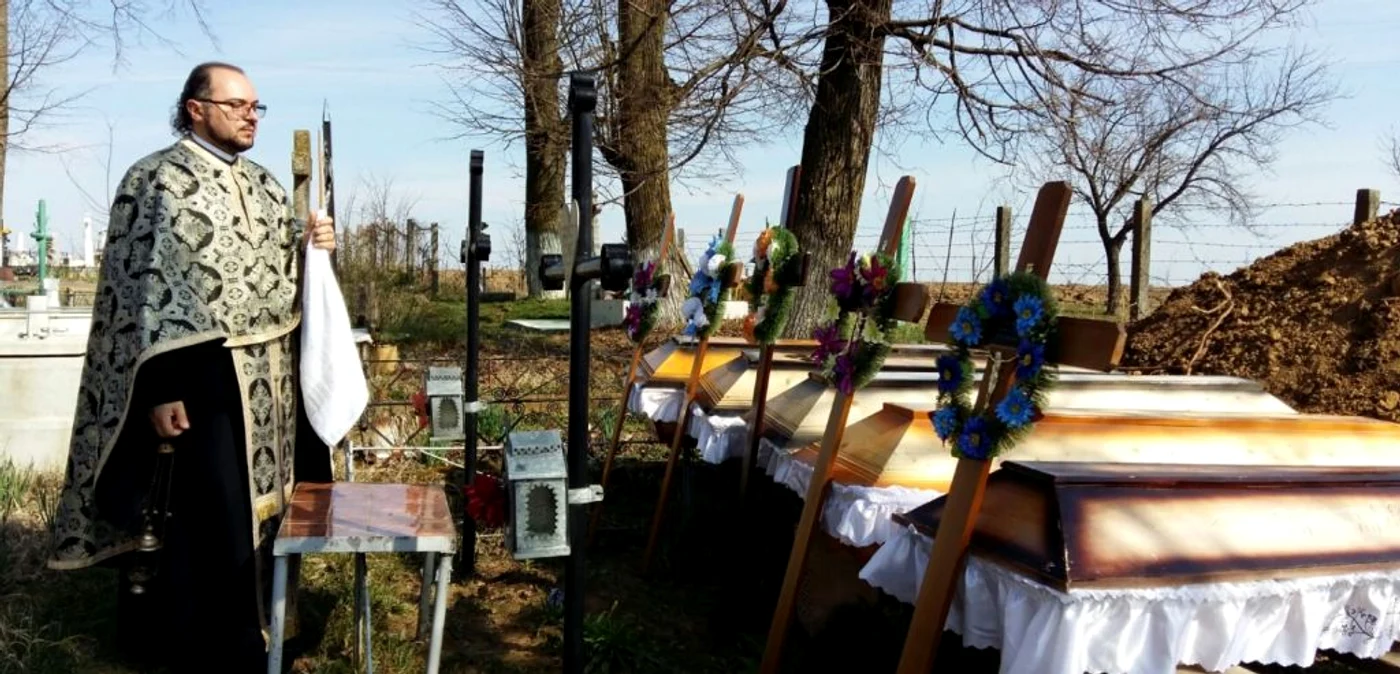 Preotul surzilor din Bacău a îngropat morţii îngheţaţi în rafturile de la morgă