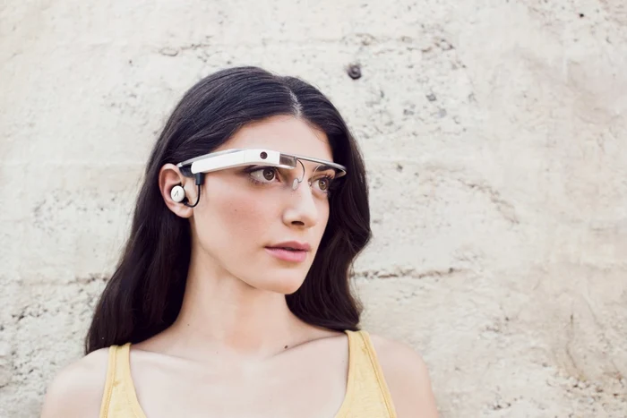 Noii Google Glass au şi o cască pentru ureche FOTO Google