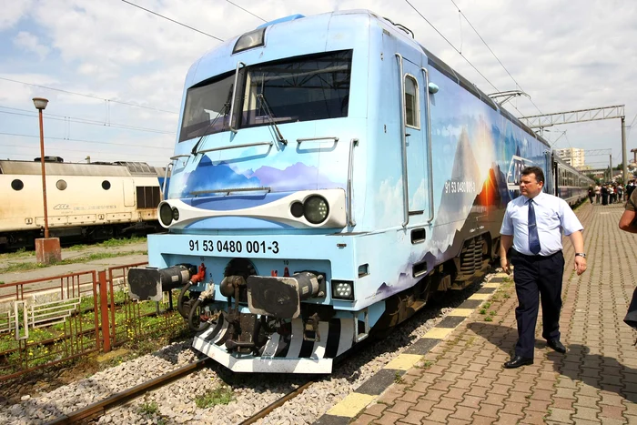 
    Călătoria spre Litoral durează 1 oră şi 58 de minute, cu trenurile rapide  