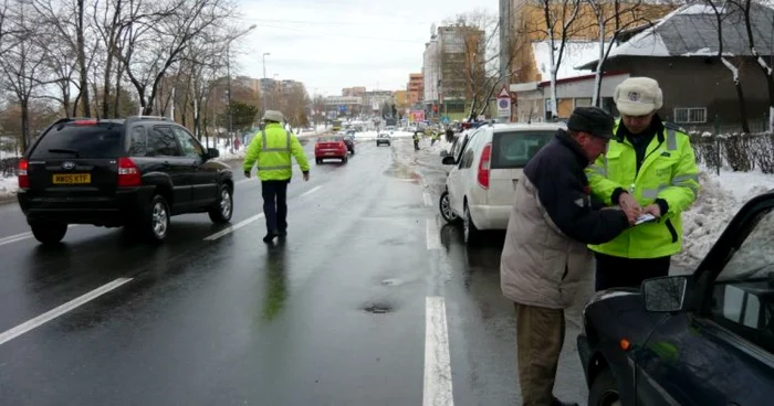 Opriţi de Poliţia Rutieră (foto arhivă)