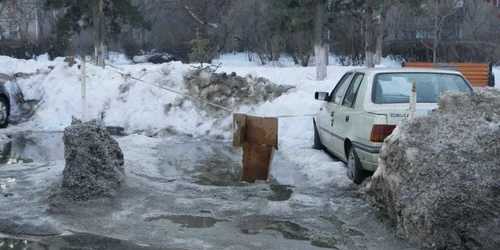 Interzicerea parcării pe domeniul public pentru alţi cetăţeni este ilegală