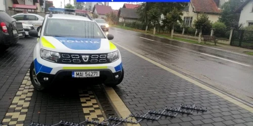 benzi cu tepi politie