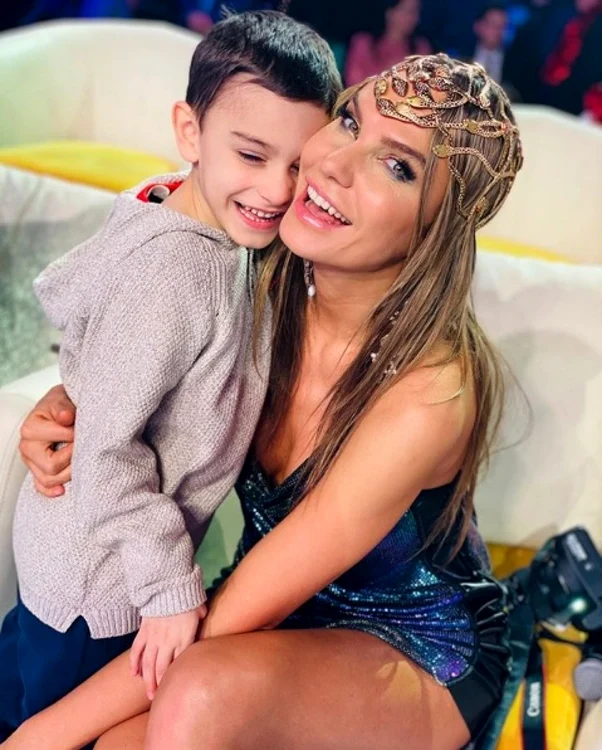 Anna şi fiul ei  Adam, 6 ani 