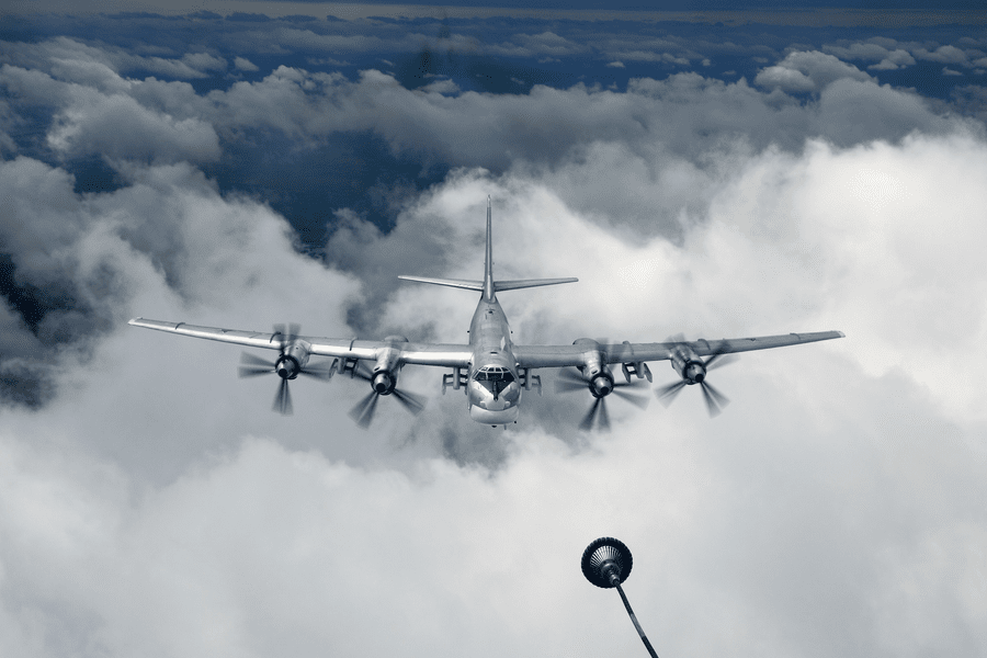 Două bombardiere nucleare rusești, distruse în urma atacului asupra aerodromurilor din Rusia