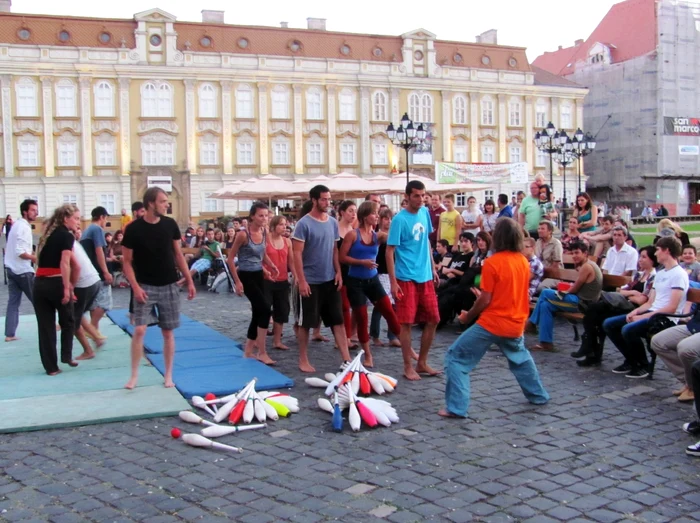 Spectacol de circ în Piaţa Unirii