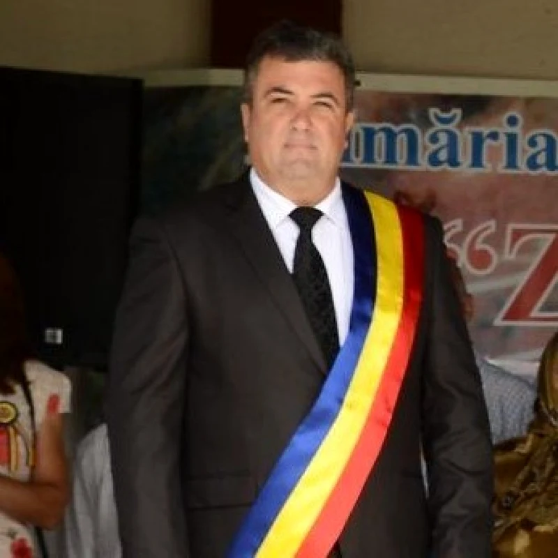 Tiberiu_Costea - noul prefect de Vâlcea - fost primar al comunei Lungeşti Foto Arhiva personală 