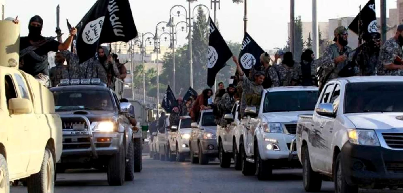 Combatanţi ai ISIS în Raqqa (Siria)