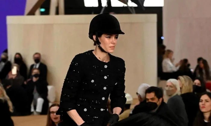 1 charlotte casiraghi calare pe cal pentru chanel la paris fashion week 2022 4 jpg jpeg