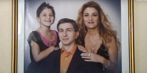 Bianca Andreescu tenismena canadiancă cu origini în Vaideeni Vâlcea într-un tablou de familie - cu părinţii - din casa bunicilor Foto captură video