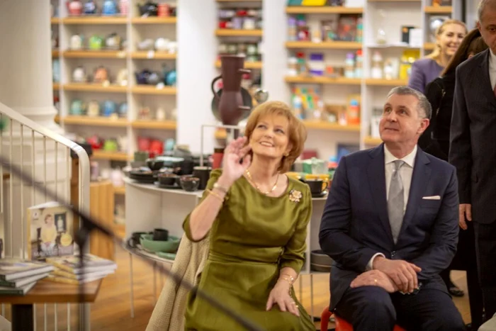 19 majestatea sa margareta eleganta carturesti 3 decenii de la revenirea in tara 5 jpg jpeg