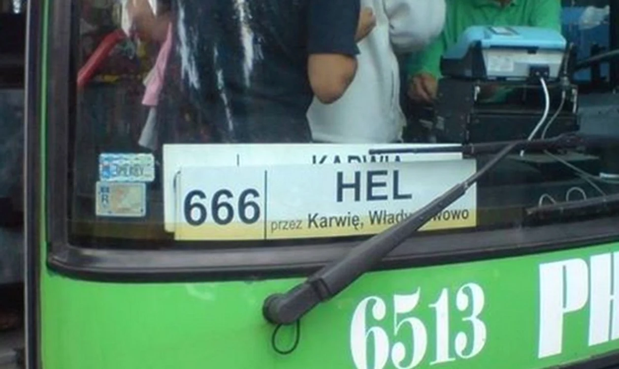 Autobuzul 666 a devenit 669 FOTO Twitter
