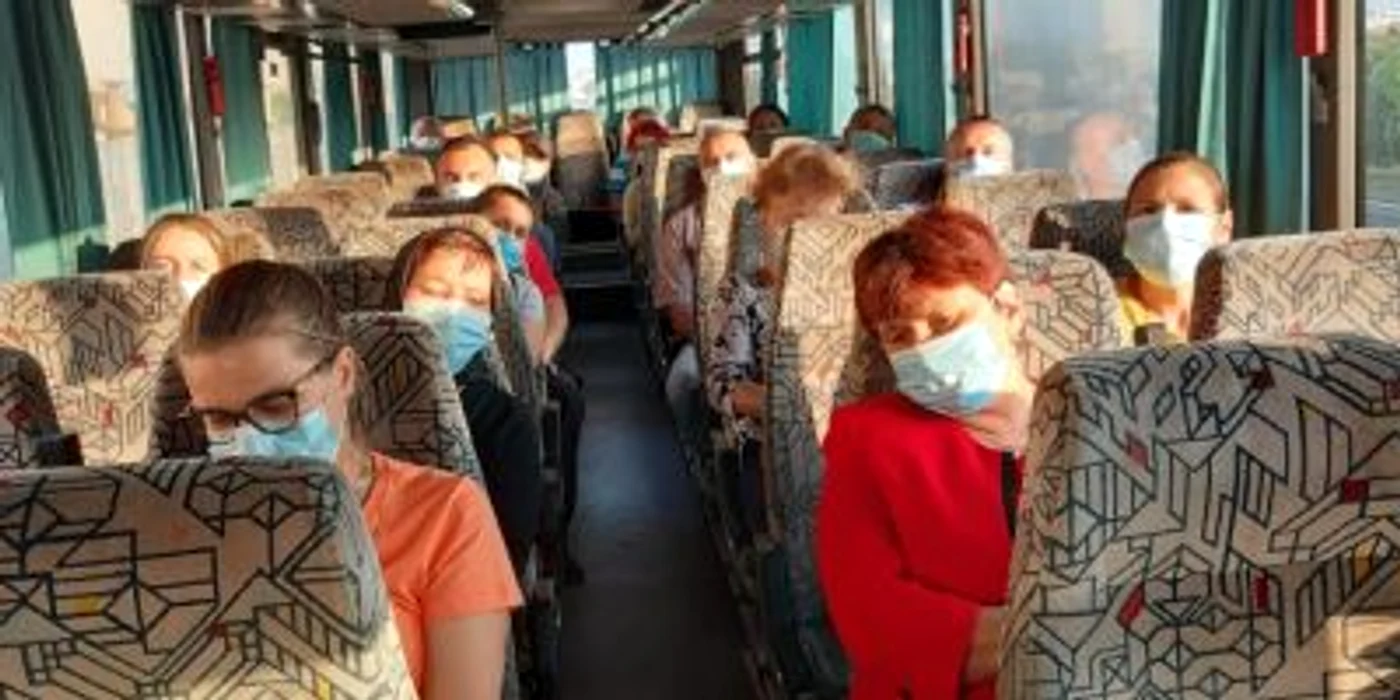 Conform normelor de prevenire a răspândirii noului coronavirus, microbuzele pot fi ocupate doar la jumătate din capacitate