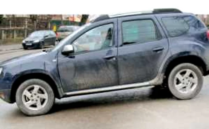 SUV-ul Dacia a fost surprins pe bulevardul Eroilor din Piteşti dar şi pe autostrada Bucureşti-Piteşti