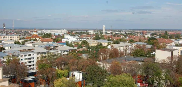 Municipiul este, cel puțin în zona centrală, supraaglomerat