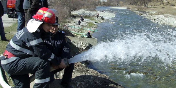 Ploaia a stins toate focarele de incendii. Pompierii au avut o zi linistita