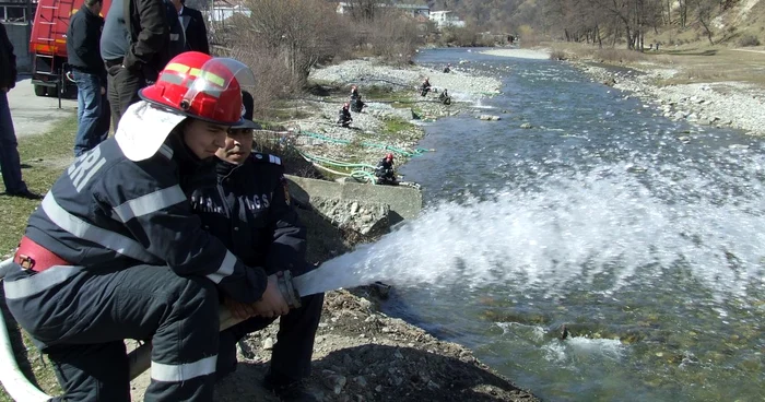 Ploaia a stins toate focarele de incendii. Pompierii au avut o zi linistita
