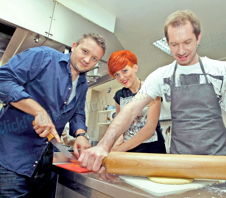 
    Ei mănâncă sănătos,  inclusiv în turnee (Fotografii: Dan Bistriţeanu)  