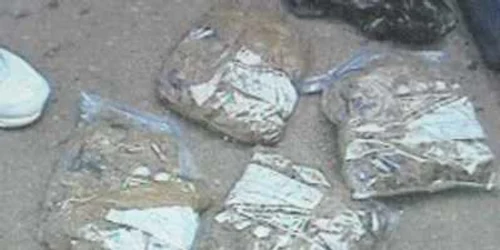 Drogurile au fost ascunse în buchete de flori