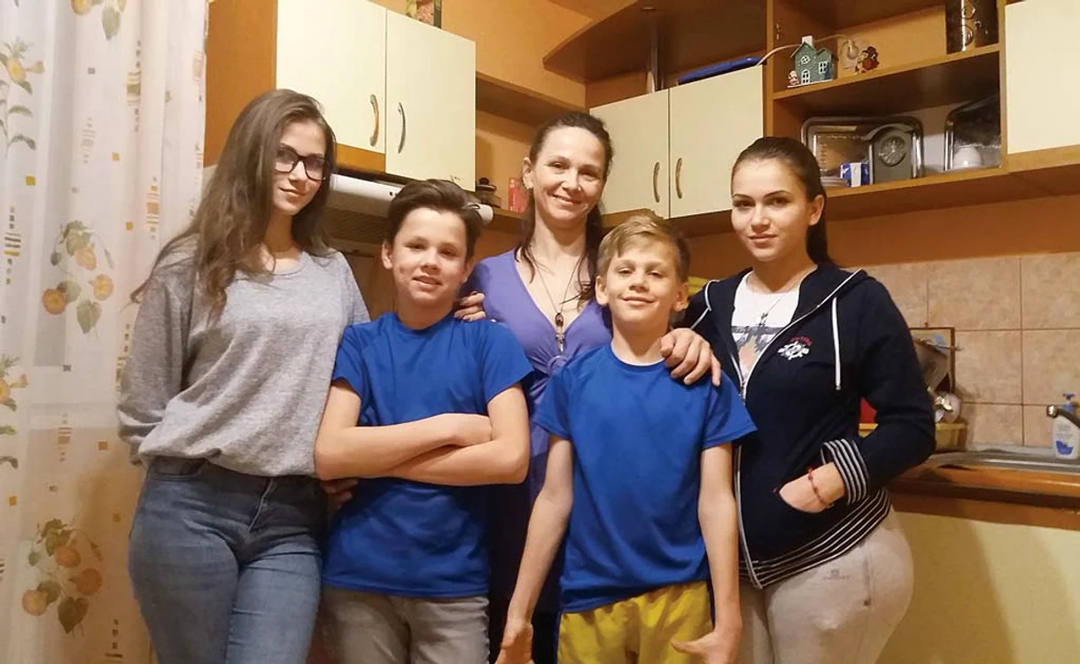 Comorile Mariei: de la stânga - Sidonia (18 ani), George (13 ani), Dumitru (11 ani şi jumătate) şi Sonia (17 ani)