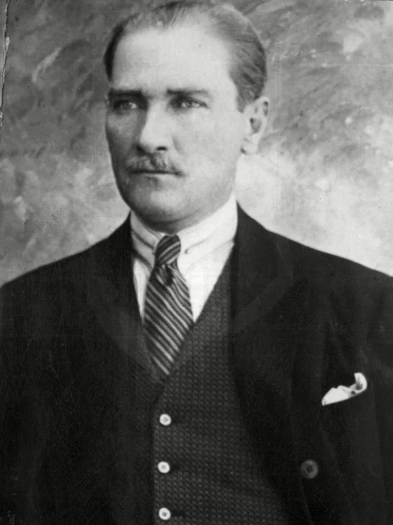 Mustafa Kemal Atatürk FOTO Britannica