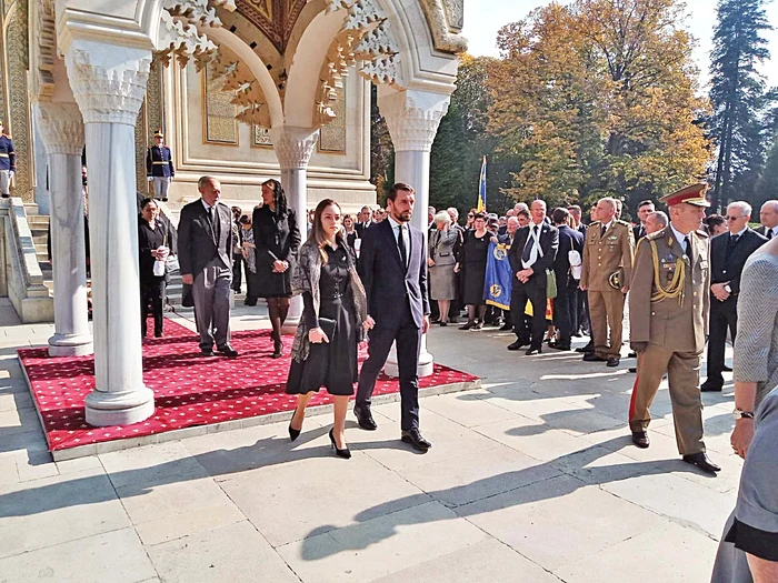 Prinţul Nicolae şi soţia lui au fost aplaudaţi de mulţime