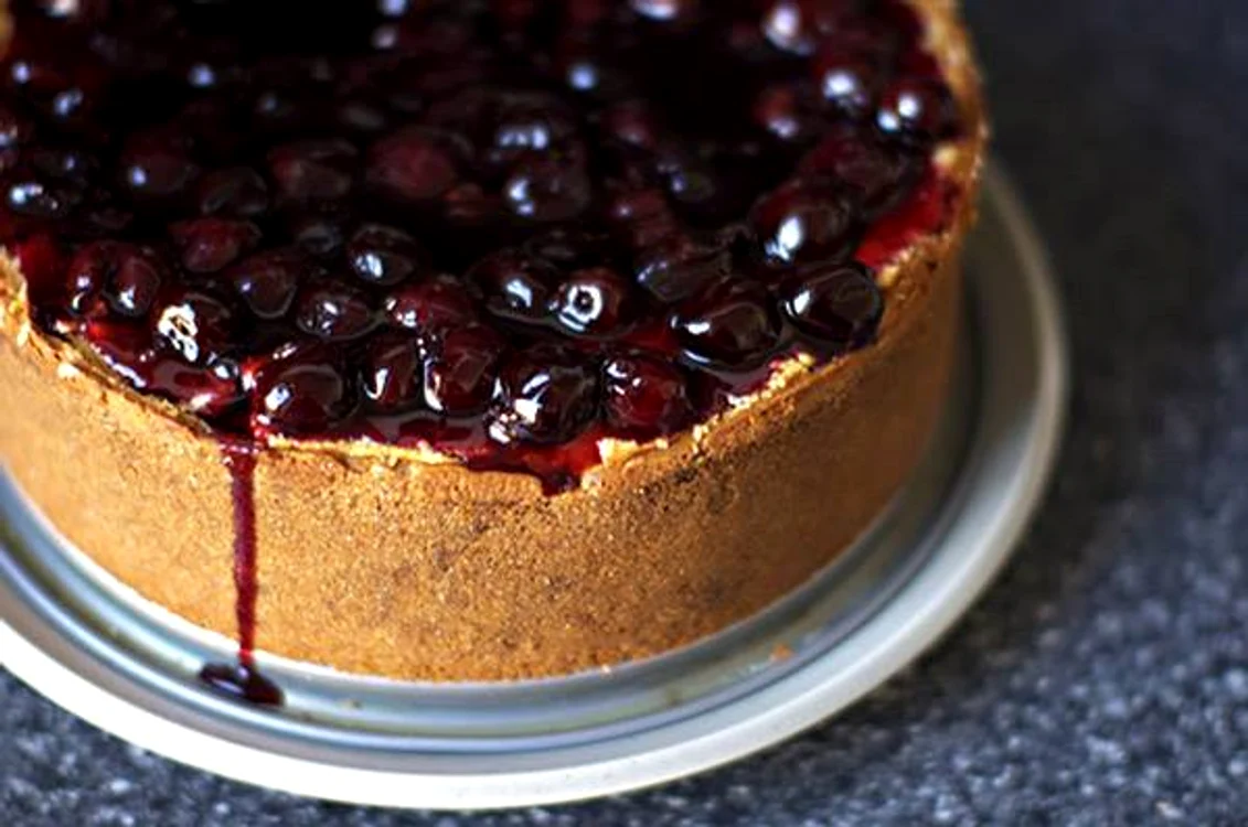 
    Poţi încerca un tort cu ciocolată şi rom de Anul Noufoto: foodpanda.ro  