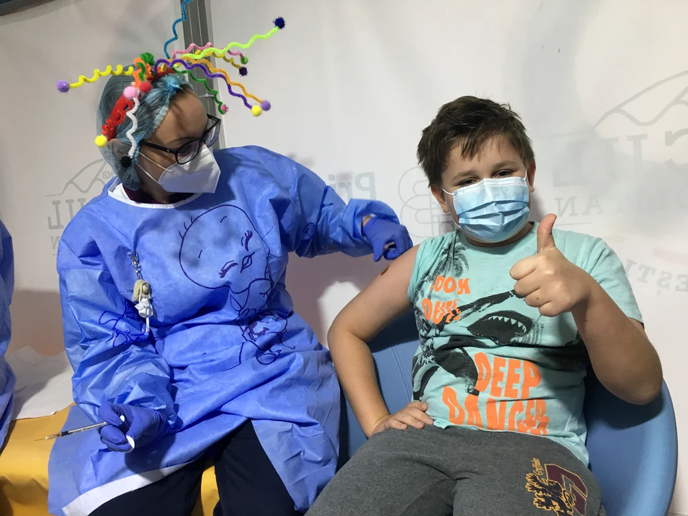 Vladimir (10 ani) nu a zis nici „pâs” când i s-a făcut injecția
