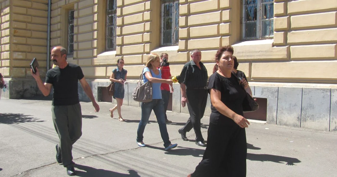 Parintii celor doi tineri au venit luni la Sibiu, pentru a-i identifica